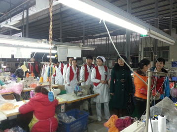 驅(qū)車送醫(yī)到工廠 真情服務(wù)為老人——自治區(qū)人民醫(yī)院團(tuán)委組織青年醫(yī)務(wù)人員赴馬山縣開展學(xué)雷鋒義診活動(dòng)