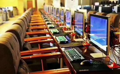 招聘信息 重慶主城工廠崗位，月薪四千左右，包吃住，可報(bào)銷車費(fèi)